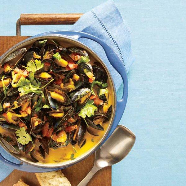 Curried coconut mussels