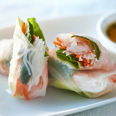Fresh mint and shrimp salad rolls