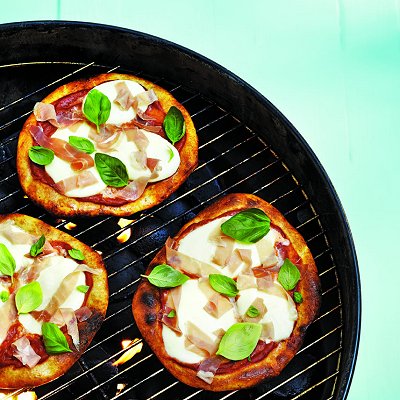 Grilled margherita pizza with prosciutto
