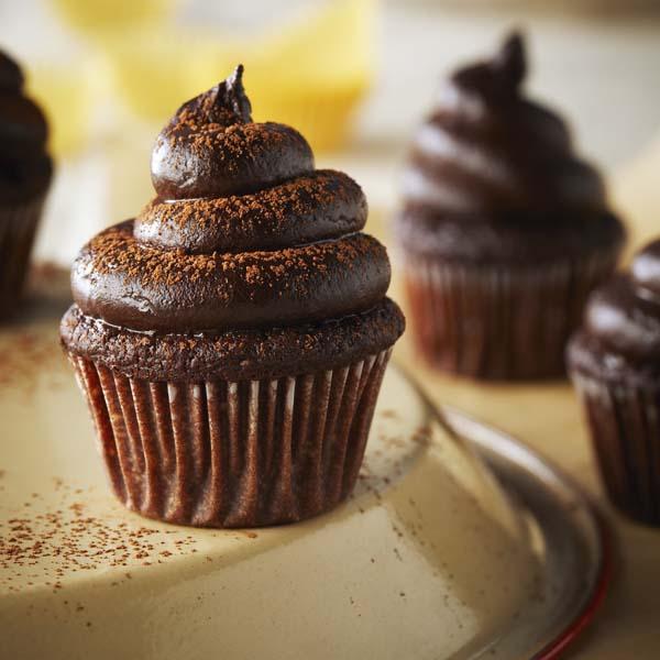 Chocolate cream mini cupcakes with avocado icing