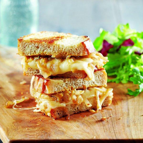 French-onion-grilled-cheese-0-l