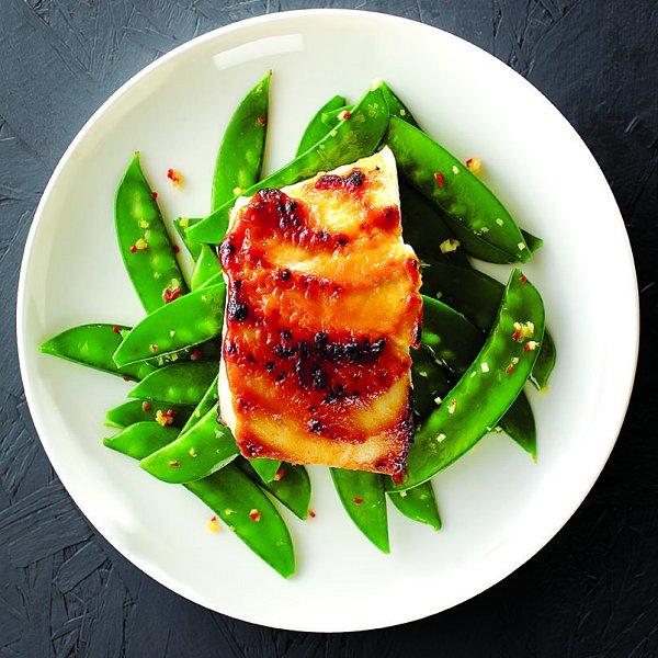 Best way to cook green vegetables - Plate with fried halibut and Fiery snow peas