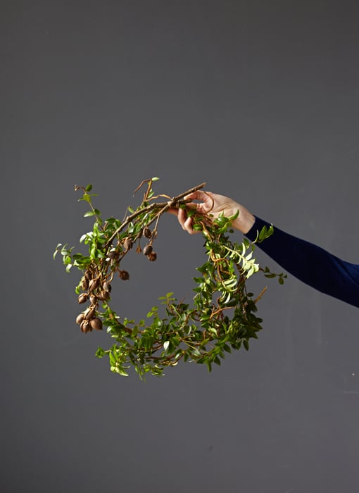 foraged-wreath-green-bough-holding