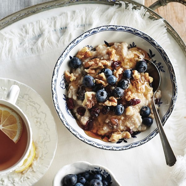 Slow cooker breakfast recipes: Fruit and nut oatmeal