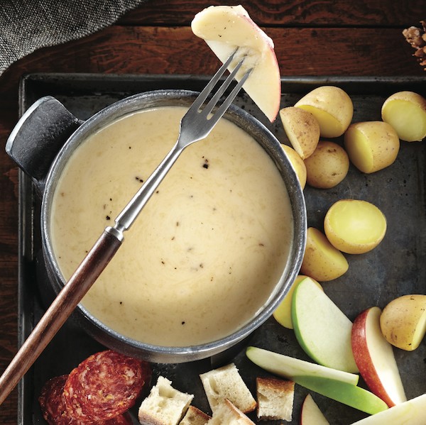 Cheddar-gruyere fondue