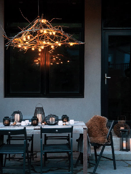 outdoor decorating tips-backyard dining table with chandelier
