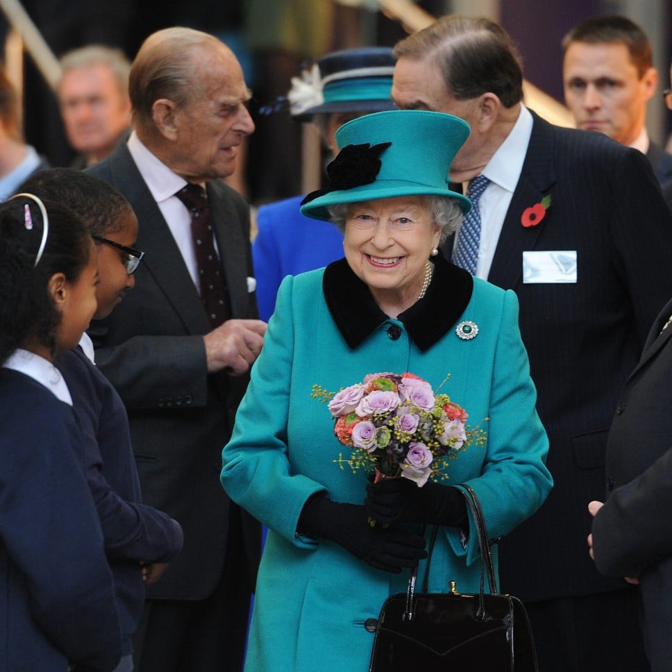 Queen Elizabeth Uses Her Purse to Send Signals to Her Staff