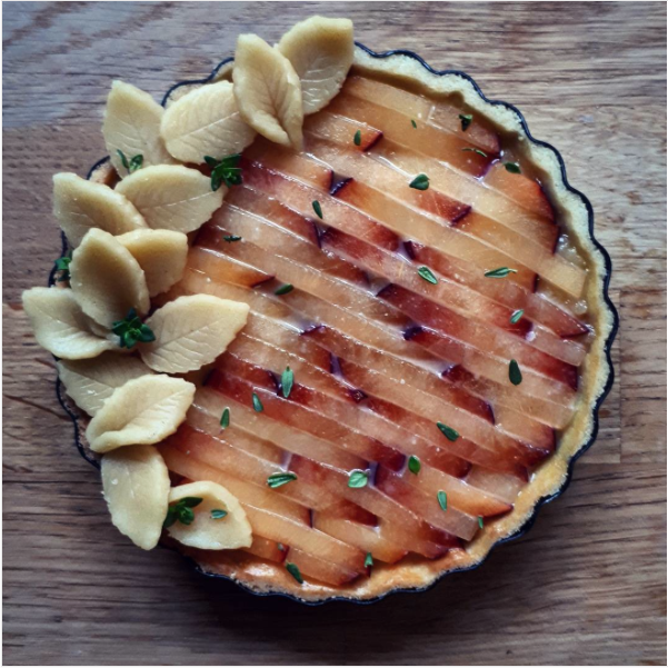 decorative pie crusts: nectarine tart with pastry leaves