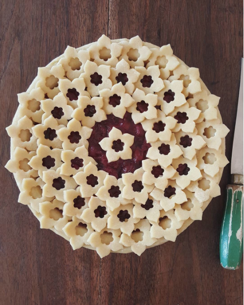 decorative pie crusts: pit crust with flower cut outs