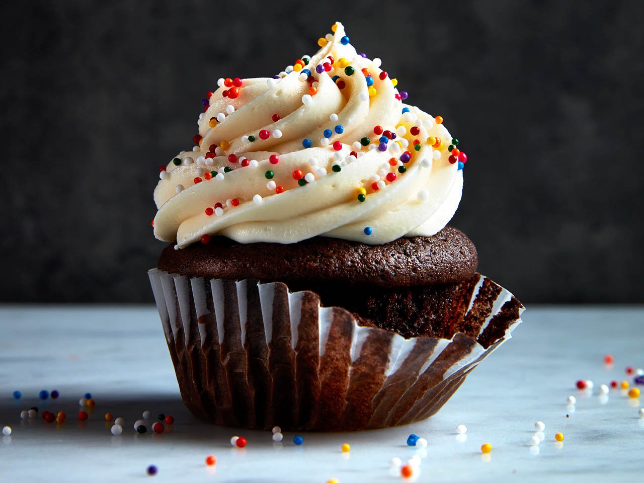 Chocolate cupcakes recipe with vanilla buttercream icing - Chatelaine