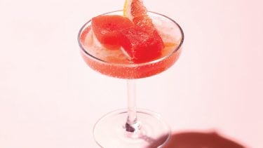 Summer drink recipes: Frozen aperol float in champagne sauce on a pink background
