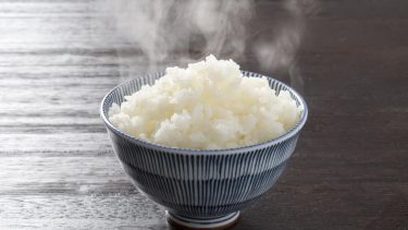 Steaming Instant Pot white rice in a blue bowl