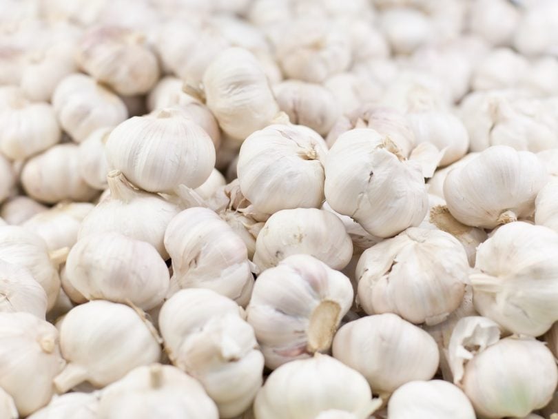 How to mince garlic: bunch of garlic