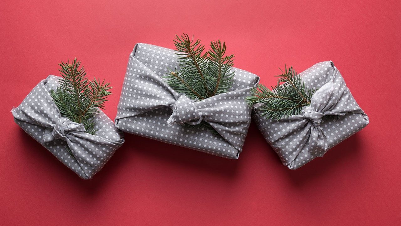 25 Budget Christmas Gift Wrapping Ideas that are Creative & Unique