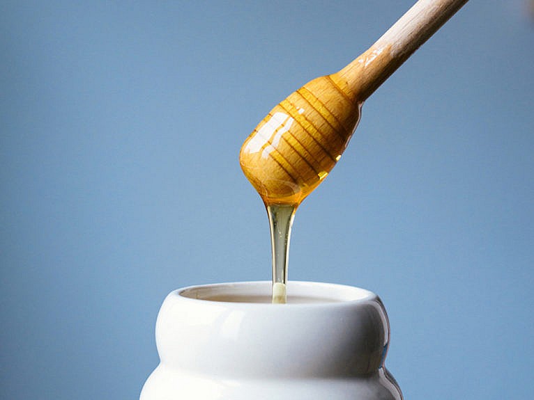 Pot of honey: How to decrystallize honey