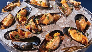 Seafood tower recipes: Spanish mussels served over a bowl of ice