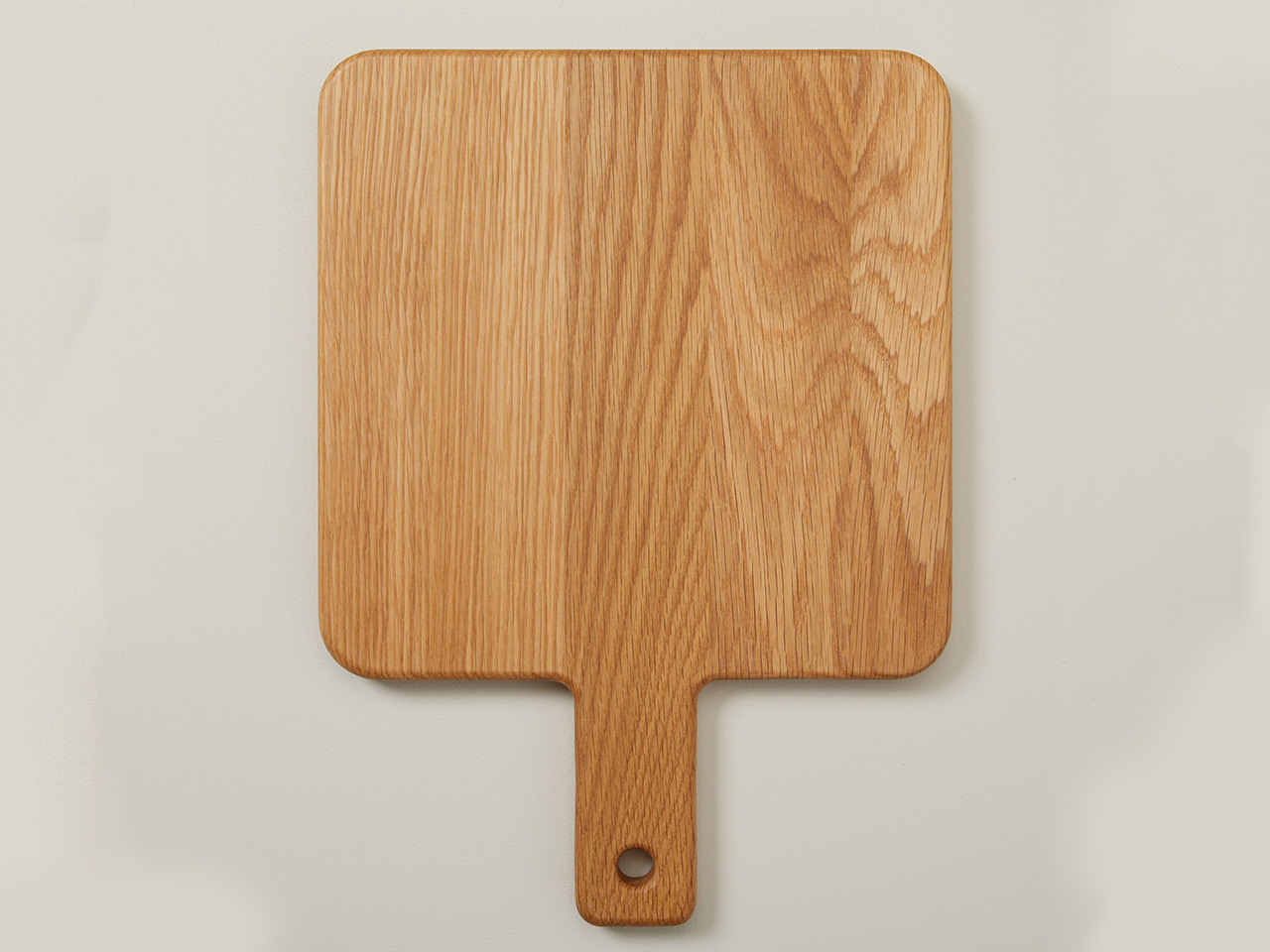 An oak wood board from Oui at Indigo for summer outdoor entertaining.